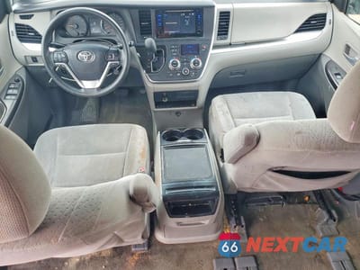 Zdjęcie 8 z 13 samochodu: 2016 TOYOTA SIENNA LE 8-PASSENGER VIN:5TDKK3DC2GS715555 - miniatura