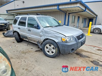 Czwarte zdjęcie samochodu z boku: 2005 FORD ESCAPE XLT VIN:1FMYU93165KB13104 - miniatura