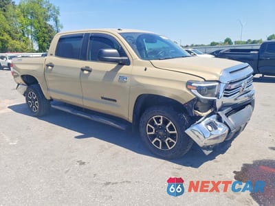 Czwarte zdjęcie samochodu z boku: 2017 TOYOTA TUNDRA SR5 VIN:5TFDW5F19HX585192 - miniatura