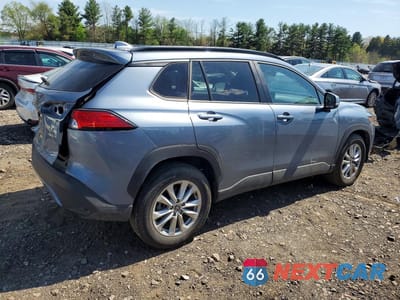 Trzecie zdjęcie samochodu z tyłu: 2023 TOYOTA COROLLA CROSS LE VIN:7MUBAABG7PV063101 - miniatura