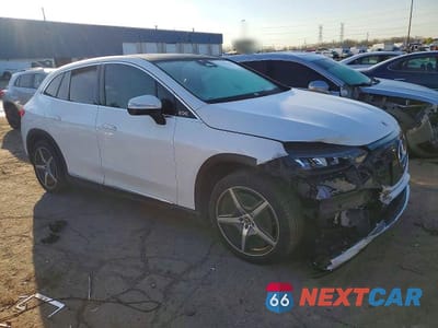 Czwarte zdjęcie samochodu z boku: 2023 MERCEDES-BENZ EQE SUV 500 4MATIC VIN:4JGGM2CB6PA034553 - miniatura