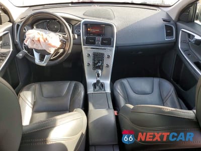 Zdjęcie 8 z 14 samochodu: 2017 VOLVO XC60 T5 DYNAMIC VIN:YV440MRRXH2161205 - miniatura