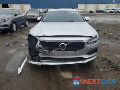 Piąte zdjęcie samochodu w środku: 2017 VOLVO S90 T6 MOMENTUM VIN:YV1A22MK4H1011329 - miniatura