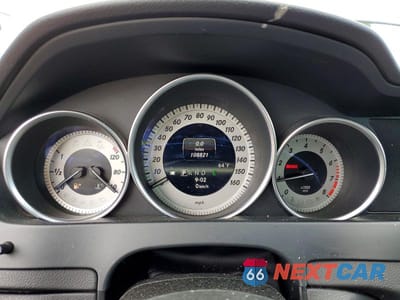 Zdjęcie 9 z 12 samochodu: 2013 MERCEDES-BENZ C 250 VIN:WDDGF4HB6DA851655 - miniatura