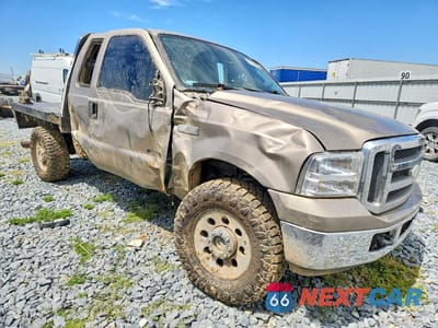 Czwarte zdjęcie samochodu z boku: 2005 FORD F250 SUPER DUTY VIN:1FTSX21P85EB21865 - miniatura