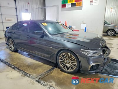 Czwarte zdjęcie samochodu z boku: 2019 BMW M550XI VIN:WBAJB9C50KB287502 - miniatura