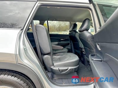 Piąte zdjęcie samochodu w środku: 2025 TOYOTA GRAND HIGHLANDER XLE VIN:5TDAAAA59SS025805 - miniatura
