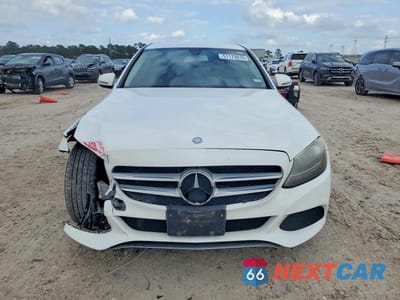 Piąte zdjęcie samochodu w środku: 2017 MERCEDES-BENZ C 300 VIN:55SWF4JB4HU216204 - miniatura
