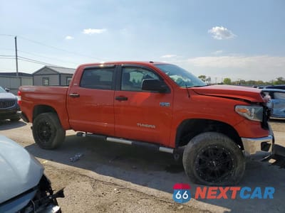 Czwarte zdjęcie samochodu z boku: 2018 TOYOTA TUNDRA CREWMAX SR5 VIN:5TFDW5F14JX735151 - miniatura