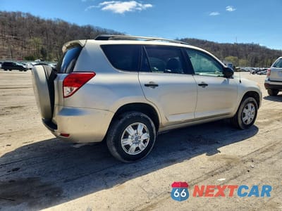Trzecie zdjęcie samochodu z tyłu: 2007 TOYOTA RAV4 BASE VIN:JTMZD33V475064799 - miniatura