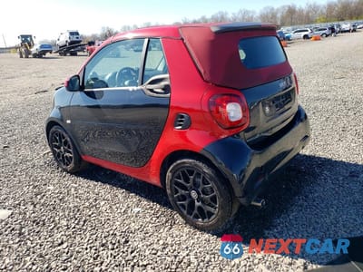 Drugie zdjęcie samochodu z przodu: 2017 SMART FORTWO VIN:WMEFK5DA5HK150417 - miniatura
