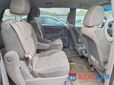 Zdjęcie 11 z 13 samochodu: 2010 TOYOTA SIENNA LE VIN:5TDJK4CC3AS032290 - miniatura