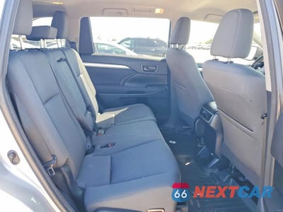 Zdjęcie 11 z 12 samochodu: 2015 TOYOTA HIGHLANDER LE VIN:5TDZARFH2FS011951 - miniatura