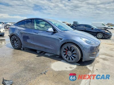 Czwarte zdjęcie samochodu z boku: 2022 TESLA MODEL Y VIN:7SAYGDEF7NF515446 - miniatura