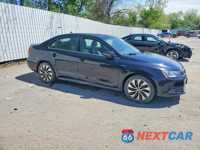 Czwarte zdjęcie samochodu z boku: 2013 VOLKSWAGEN JETTA HYBRID VIN:3VW637AJ9DM220285 - miniatura