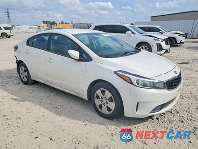 Czwarte zdjęcie samochodu z boku: 2017 KIA FORTE LX VIN:3KPFK4A70HE064761 - miniatura