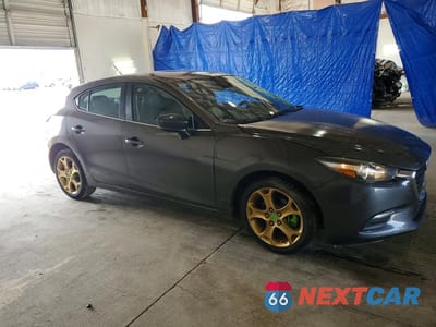Czwarte zdjęcie samochodu z boku: 2018 MAZDA 3 TOURING VIN:3MZBN1L33JM262158 - miniatura