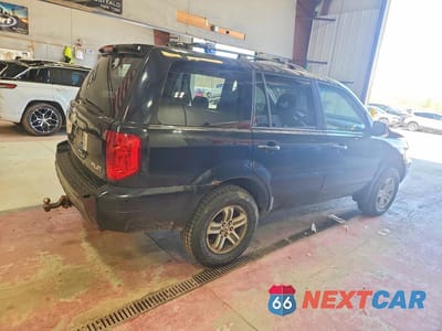 Trzecie zdjęcie samochodu z tyłu: 2005 HONDA PILOT EXL VIN:5FNYF185X5B052736 - miniatura