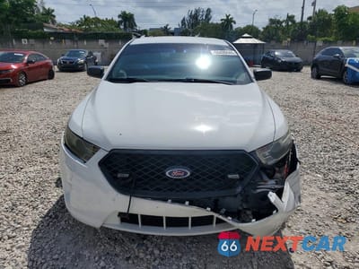 Piąte zdjęcie samochodu w środku: 2016 FORD TAURUS POLICE INTERCEPTOR VIN:1FAHP2L83GG107031 - miniatura