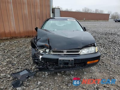 Piąte zdjęcie samochodu w środku: 1997 HONDA ACCORD LX VIN:1HGCD7138VA026285 - miniatura