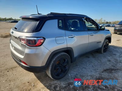Trzecie zdjęcie samochodu z tyłu: 2021 JEEP COMPASS LATITUDE VIN:3C4NJDBB4MT595596 - miniatura