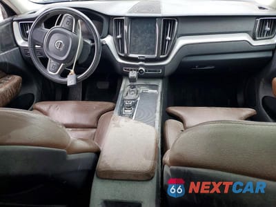 Zdjęcie 8 z 13 samochodu: 2019 VOLVO XC60 T5 VIN:LYV102RK5KB289547 - miniatura