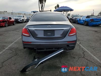 Zdjęcie 6 z 12 samochodu: 2018 MERCEDES-BENZ E 300 VIN:WDDZF4JB5JA453822 - miniatura