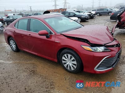 Czwarte zdjęcie samochodu z boku: 2021 TOYOTA CAMRY HYBRID LE VIN:4T1C31AKXMU031115 - miniatura