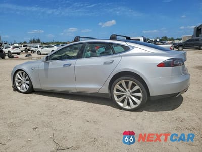 Drugie zdjęcie samochodu z przodu: 2013 TESLA MODEL S VIN:5YJSA1CN4DFP04115 - miniatura