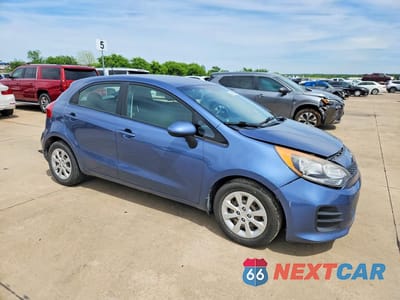 Czwarte zdjęcie samochodu z boku: 2016 KIA RIO 5-DOOR LX VIN:KNADM5A30G6652293 - miniatura