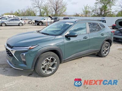 2025 CHEVROLET TRAX 1LT KL77LHEP4SC267859 - główne zdjęcie licytacji z USA - miniatura