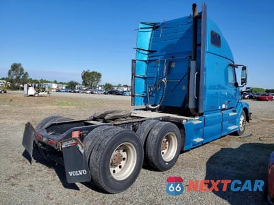 Czwarte zdjęcie samochodu z boku: 2015 VOLVO VN VNL VIN:4V4NC9EH3FN916851 - miniatura
