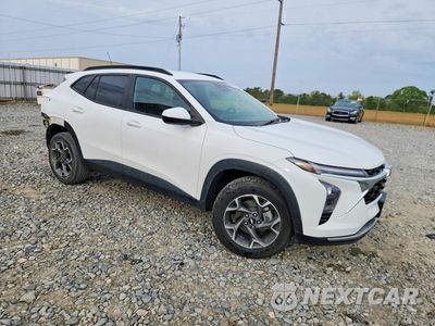 Czwarte zdjęcie samochodu z boku: 2024 CHEVROLET TRAX 1LT VIN:KL77LHE26RC083067 - miniatura