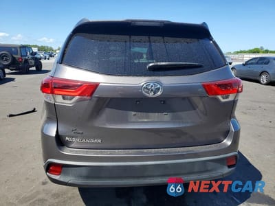Zdjęcie 6 z 11 samochodu: 2018 TOYOTA HIGHLANDER LE VIN:5TDZARFH4JS038786 - miniatura
