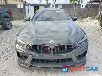 Piąte zdjęcie samochodu w środku: 2023 BMW M8 VIN:WBSGV0C07PCK80559 - miniatura
