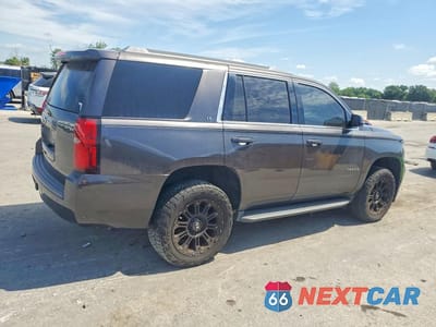 Trzecie zdjęcie samochodu z tyłu: 2018 CHEVROLET TAHOE C1500 LT VIN:1GNSCBKC0JR111803 - miniatura