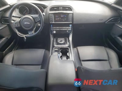 Zdjęcie 8 z 12 samochodu: 2018 JAGUAR XE PREMIUM VIN:SAJAD4FX7JCP28761 - miniatura
