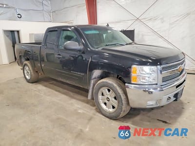 Czwarte zdjęcie samochodu z boku: 2013 CHEVROLET SILVERADO K1500 LT VIN:1GCRKSE72DZ346622 - miniatura