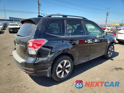 Trzecie zdjęcie samochodu z tyłu: 2018 SUBARU FORESTER 2.5I PREMIUM VIN:JF2SJAECXJH471737 - miniatura