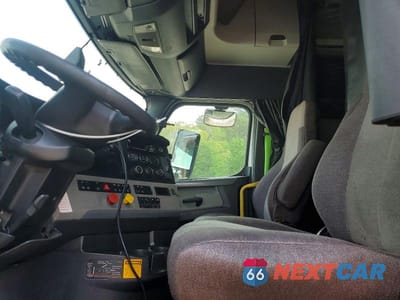 Zdjęcie 6 z 13 samochodu: 2018 FREIGHTLINER CASCADIA 126 SEMI TRUCK VIN:3AKJHHDR8JSJJ1333 - miniatura