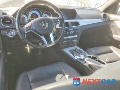 Zdjęcie 8 z 12 samochodu: 2013 MERCEDES-BENZ C 300 4MATIC VIN:WDDGF8AB4DG119541 - miniatura