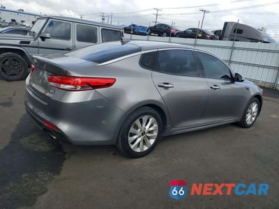 Trzecie zdjęcie samochodu z tyłu: 2016 KIA OPTIMA EX VIN:5XXGU4L3XGG088838 - miniatura