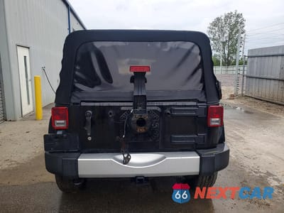 Zdjęcie 6 z 12 samochodu: 2015 JEEP WRANGLER UNLIMITED SAHARA VIN:1C4HJWEG6FL528447 - miniatura