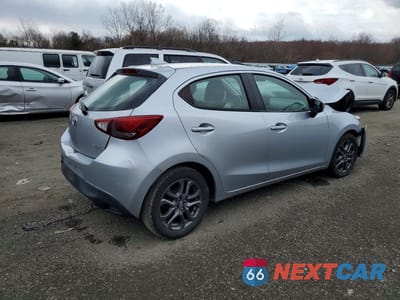 Trzecie zdjęcie samochodu z tyłu: 2020 TOYOTA YARIS HATCHBACK XLE VIN:3MYDLBJV9LY700903 - miniatura