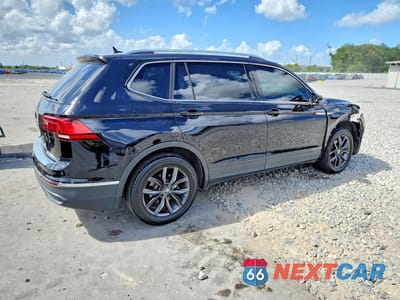 Trzecie zdjęcie samochodu z tyłu: 2022 VOLKSWAGEN TIGUAN SE VIN:3VV3B7AX8NM163805 - miniatura