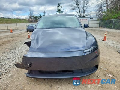 Piąte zdjęcie samochodu w środku: 2026 TESLA MODEL Y VIN:7SAYGDED7TA600019 - miniatura