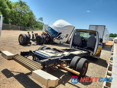 Trzecie zdjęcie samochodu z tyłu: 2018 FORD E450 TRUCK CAB AND CHASSIS VIN:1FDXE4FS9JDC23210 - miniatura