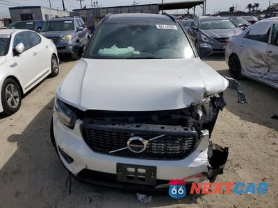 Piąte zdjęcie samochodu w środku: 2019 VOLVO XC40 T5 R-DESIGN VIN:YV4162UM2K2130331 - miniatura