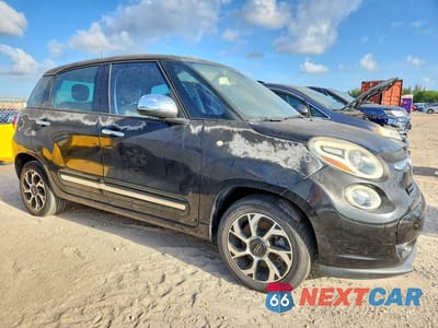 Czwarte zdjęcie samochodu z boku: 2014 FIAT 500L LOUNGE VIN:ZFBCFACHXEZ018630 - miniatura