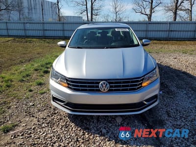 Piąte zdjęcie samochodu w środku: 2016 VOLKSWAGEN PASSAT SE VIN:1VWBS7A36GC032915 - miniatura
